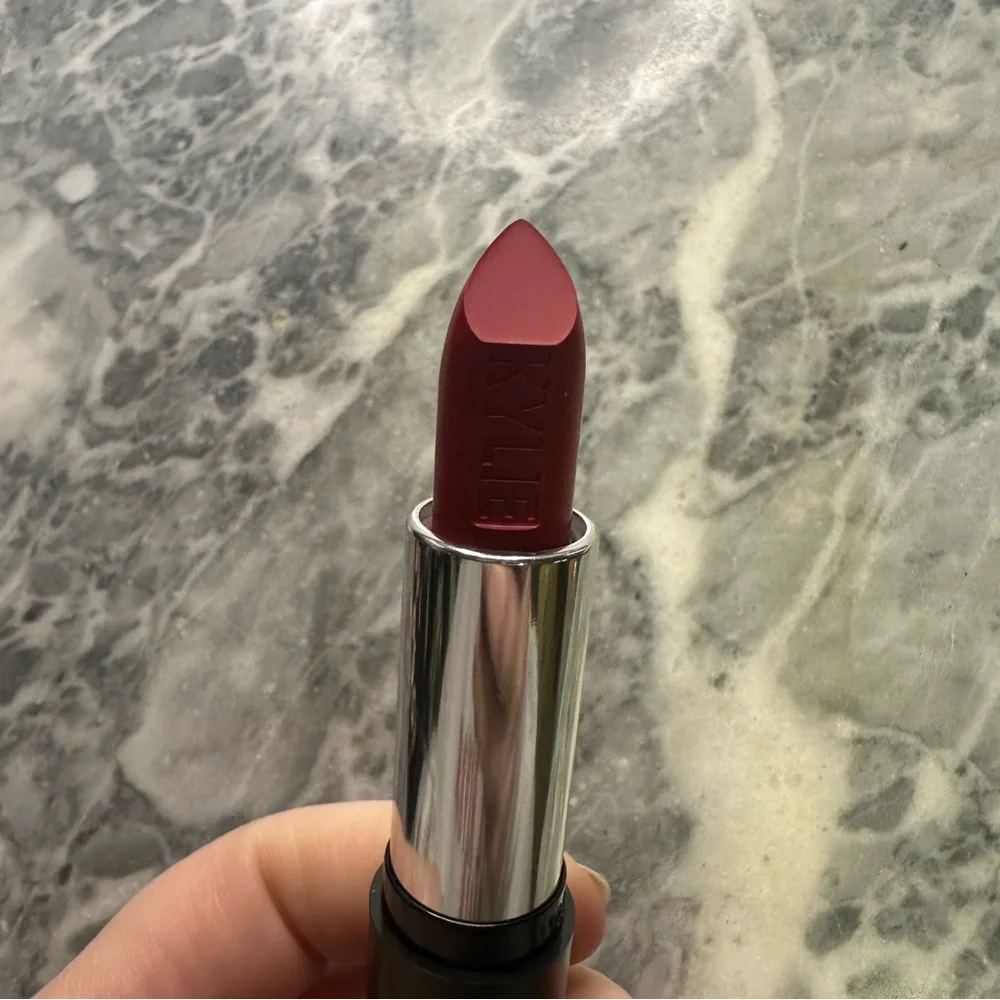New Kylie Cosmetics‎ Matte Lipstick Boss